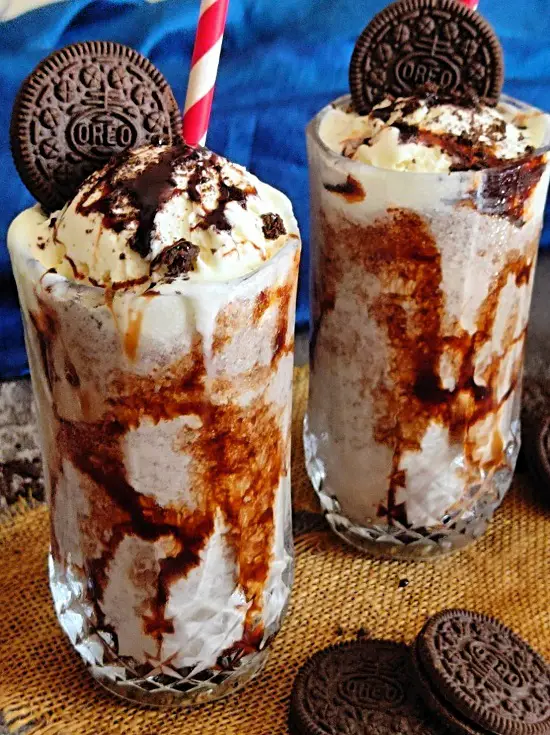 Oreo Milkshake Recipe | How To Make Oreo Milkshake https://thespicycafe.com/wp-content/uploads/2023/04/14-550-oreo-milkshake-oreo-chocolate-milkshake-american-continential-summer-cooler-vegetarian-kids-party.jpg https://thespicycafe.com/category/vegetarian-recipes/