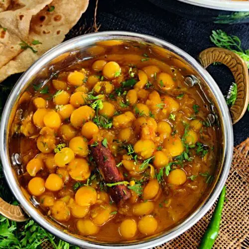 Matar Ke Chole | Safed Vatana Usal | White Peas Curry https://thespicycafe.com/wp-content/uploads/2023/04/18-safed-vatana-usal-matar-chole-dried-white-peas-curry-vegan-vegetarian-ragda-recipe-ragda-pattice-simple-quick-easy-lunch-dinner-breakfast-snack-Indian-chaat-lentils-protein-rich-diabetic-friendly.jpg https://thespicycafe.com/matar-ke-chole-recipe/