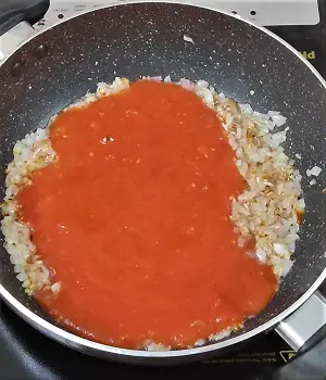 Pasta In Red Sauce | Red Sauce Pasta Recipe https://thespicycafe.com/pasta-in-red-sauce/