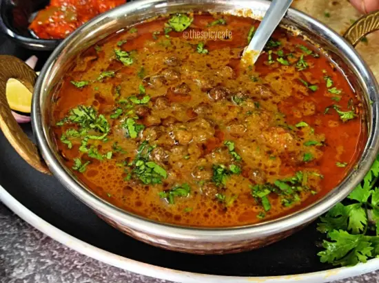 Kala Vatana Usal | Kalya Vatanyachi Usal | Malavni Kala Vatana Sambar | Black Peas Curry https://thespicycafe.com/wp-content/uploads/2023/07/WM-kala-vatana-usal-malvani-food-maharashtrian-black-peas-curry-vegan-vegetarian-protein-rich-diabeticfriendly-easy-quick-simple-lunch-dinner-meal-sambar-konkani.png https://thespicycafe.com/kala-vatanyachi-usal-recipe/