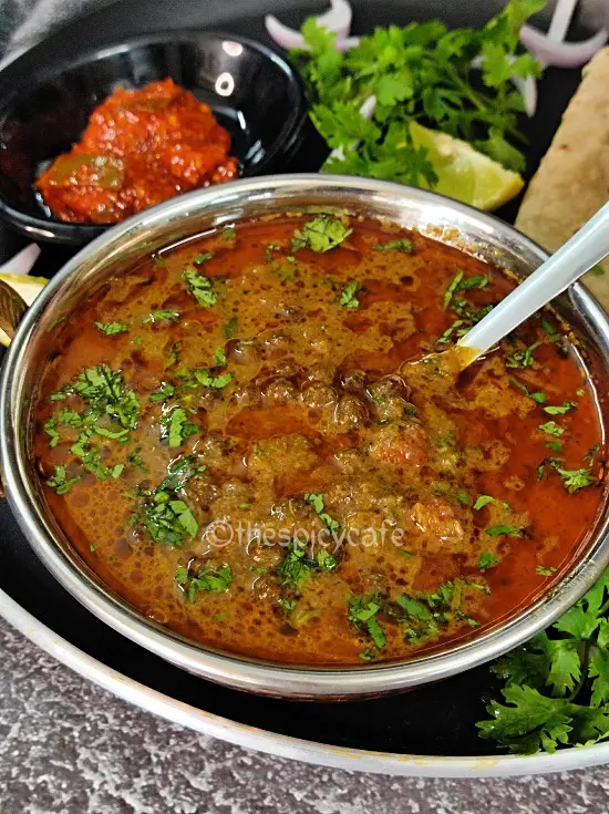 Kala Vatana Usal | Kalya Vatanyachi Usal | Malavni Kala Vatana Sambar | Black Peas Curry https://thespicycafe.com/wp-content/uploads/2023/07/WM-kala-vatana-usal-malvani-food-maharashtrian-black-peas-curry-vegan-vegetarian-protein-rich-diabeticfriendly-easy-quick-simple-lunch-dinner-meal-sambar-konkani.png https://thespicycafe.com/category/diabetic-friendly-recipes/