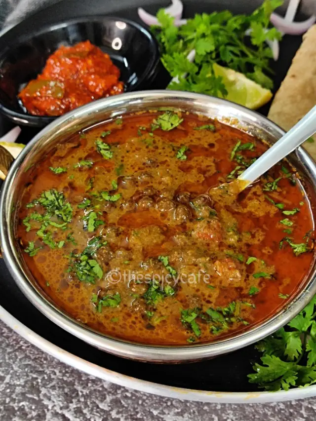 cropped-WM-kala-vatana-usal-malvani-food-maharashtrian-black-peas-curry-vegan-vegetarian-protein-rich-diabeticfriendly-easy-quick-simple-lunch-dinner-meal-sambar-konkani.png