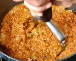 Pav Bhaji (Mumbai Street Food) | How To Make Pav Bhaji | Easy Pav Bhaji Recipe https://thespicycafe.com/wp-content/uploads/2023/08/1-Mumbai-pav-bhaji-street-style-popular-vegetarian-snack-lunch-dinner-breakfast-easy-quick-simple-tasty-delicious-1.png https://thespicycafe.com/pav-bhaji-mumbai-street-style/